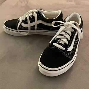 Black and white unisex kids’ vans